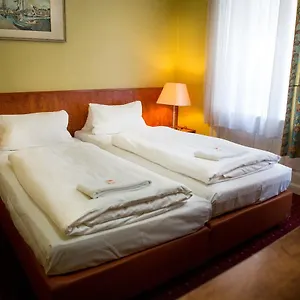 - Heefa Ohg 4* Hamburg